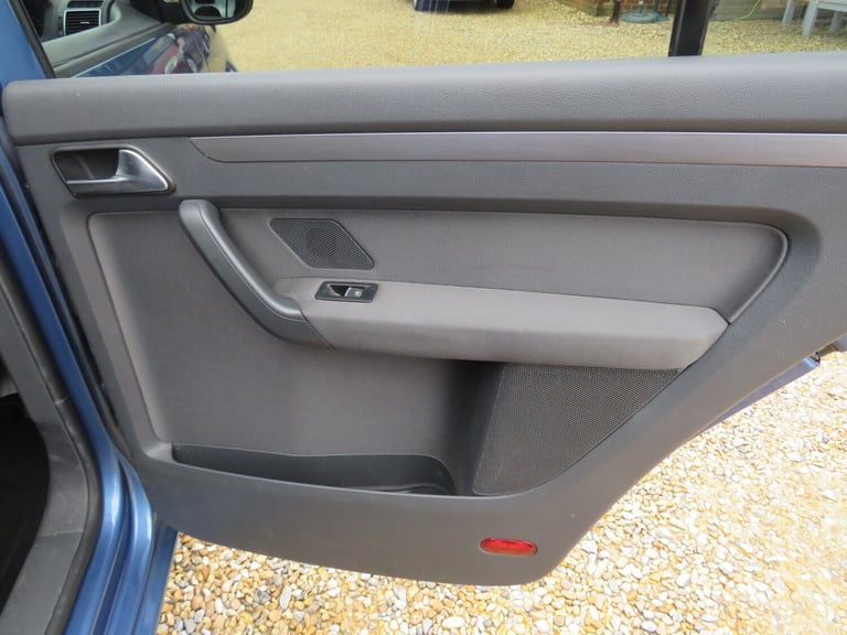 2011 Volkswagen Touran 1.6 TDI 105 SE 7 SEATER MPV Diesel Manual