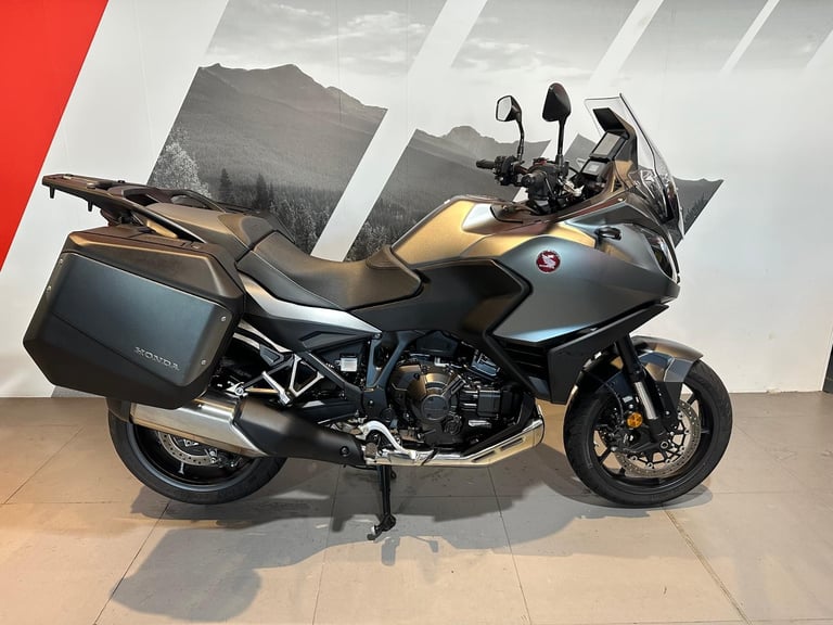 Honda NT 1100 DCT 2025 with 1644 miles + Panniers 