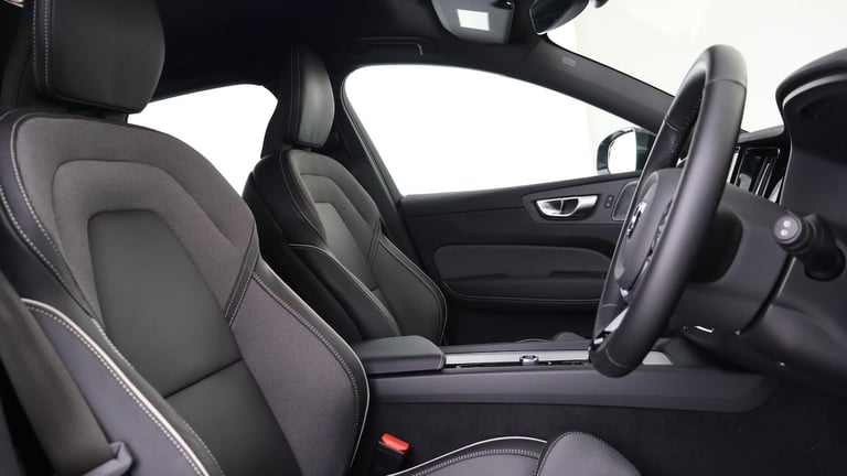  Volvo XC60 B5 (P) AWD Plus Black Edition (Harman Kardon Sound, 360 Camera, BLIS) Petrol/Electric...