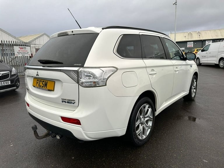 2014 Mitsubishi Outlander 0.0 PHEV GX 4H 5d 162 BHP Estate PETROL/ELECTRIC Semi Automatic