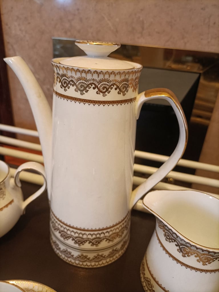 Elizabethan vintage fine china set. As per pictures. Collection only 