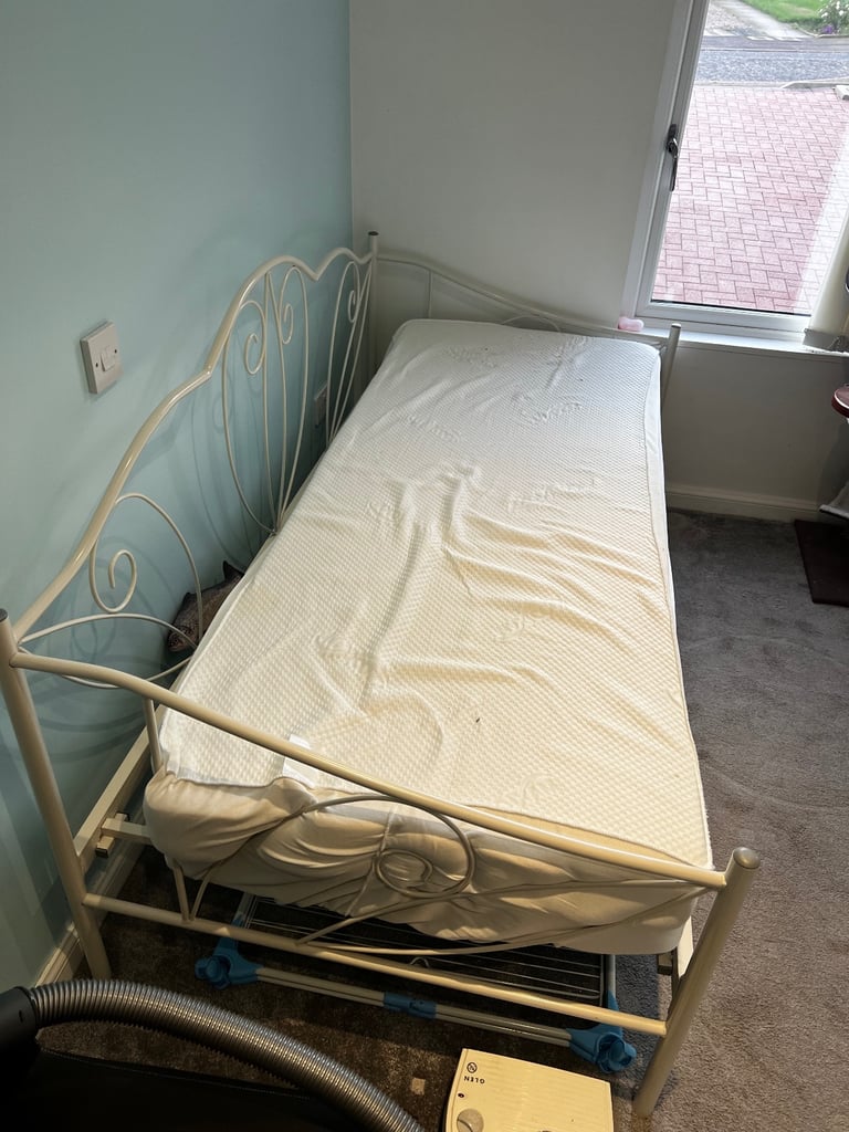 Single day bed frame free