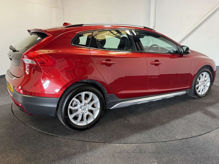 2018 Volvo V40 T3 [152] Cross Country Pro 5dr Geartronic HATCHBACK PETROL Automatic