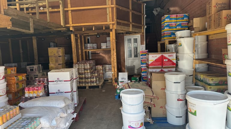 Commercial unit with private parking available for rent 