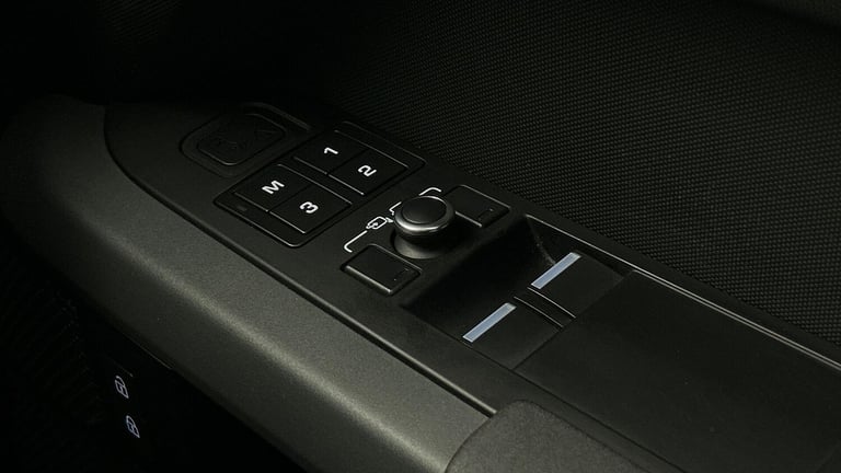 2021 Land Rover Defender 90 3.0 D250 MHEV X-Dynamic SE SUV 3dr Diesel Auto 4WD Euro 6 (s/s) (250 ...
