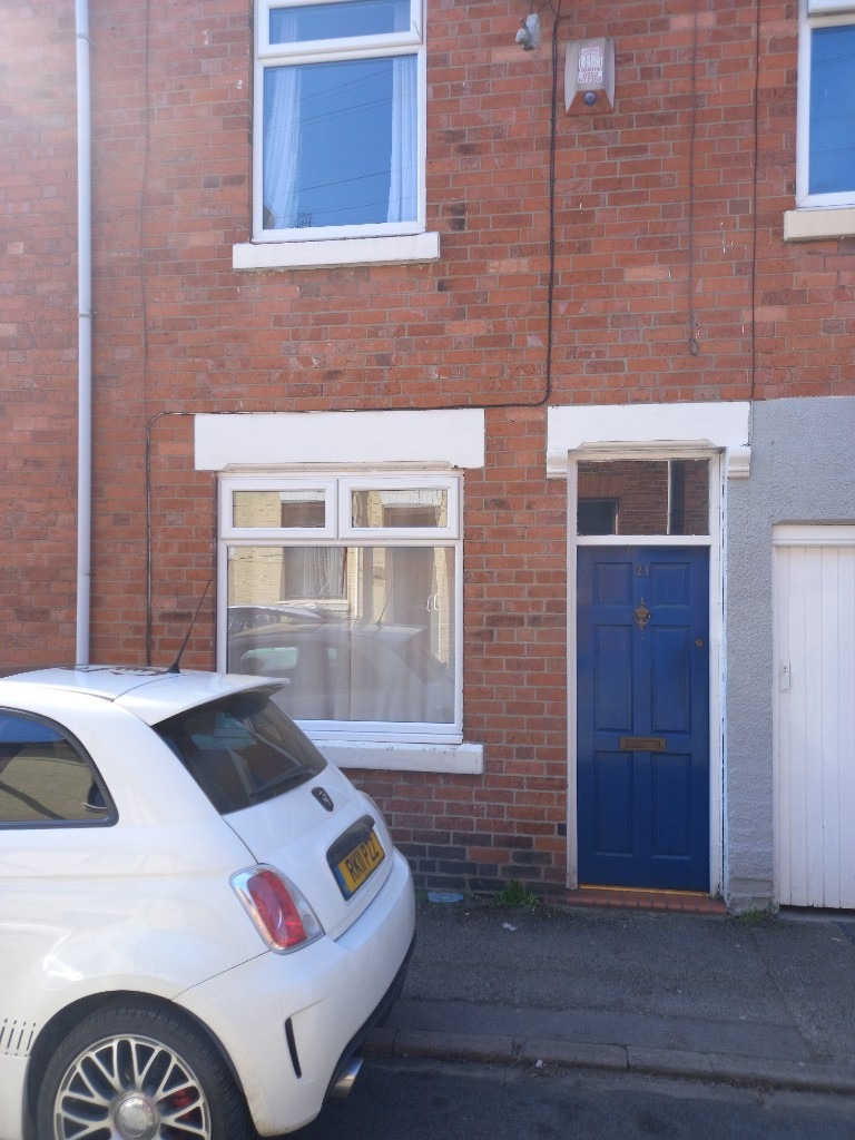 **LET BY**3 BEDROOM**MIDTERRACED**HEATH STREET**NEWCASTLEUNDERLYME