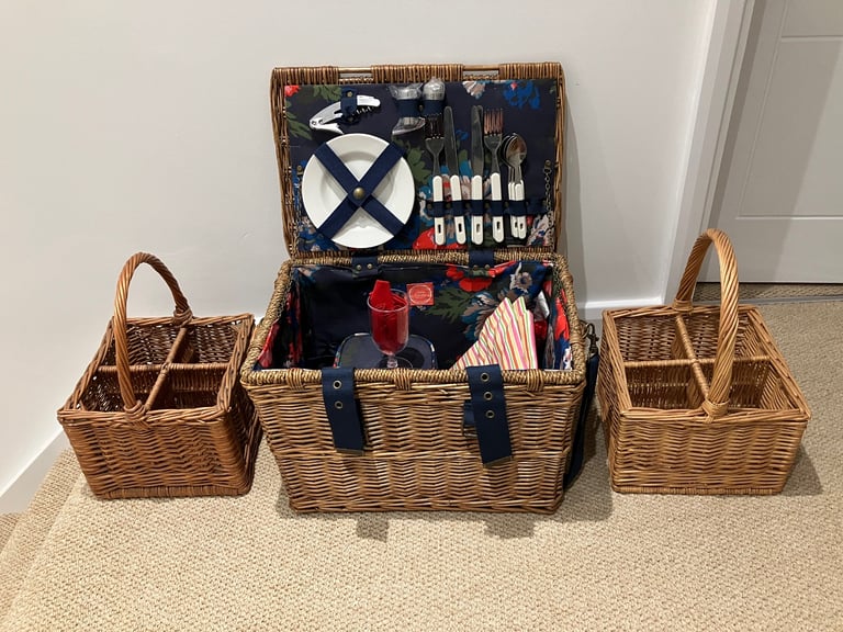 image for Wicker picnic basket plus wine carriers