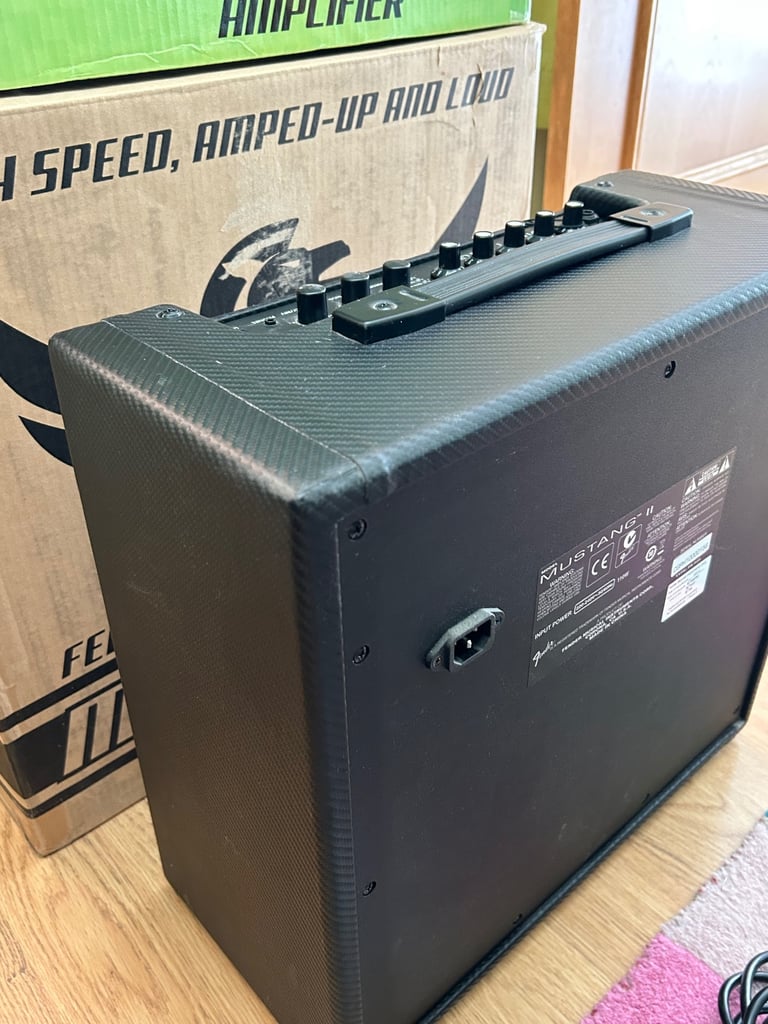 FENDER MUSTANG ll MODELING GUITAR AMPLIFIER 