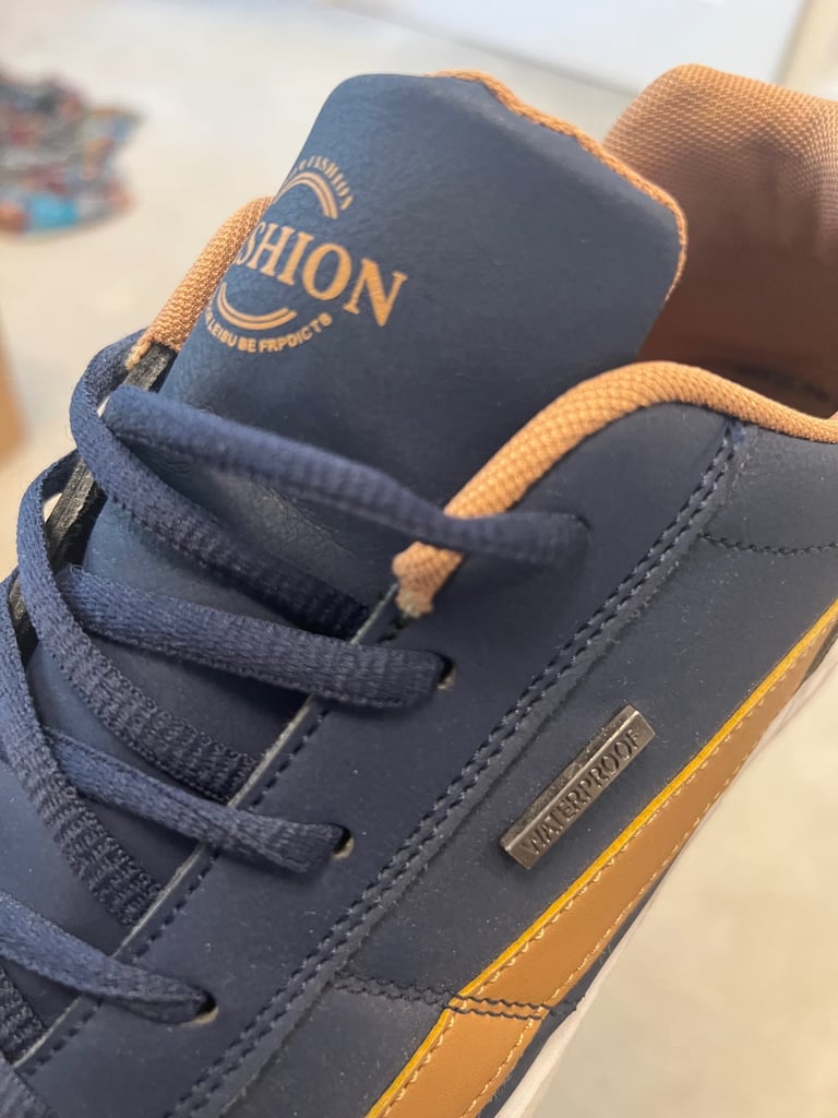 image for Men’s trainers size 9