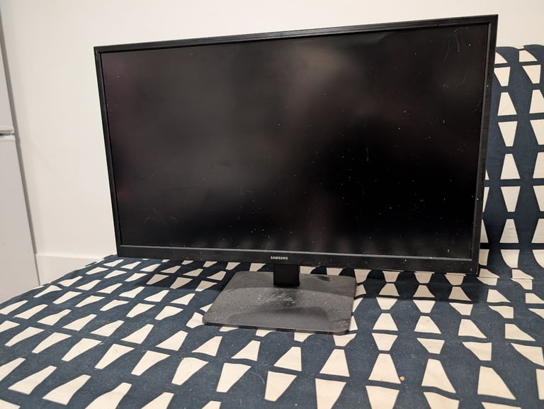 image for Selling screen due to move out of country