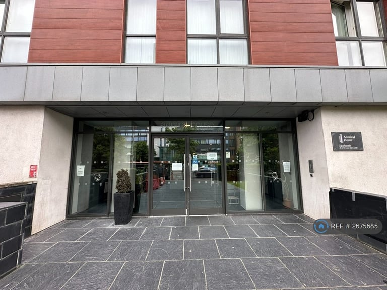 Studio flat in Admiral House, Cardiff, CF24 (#2675685)