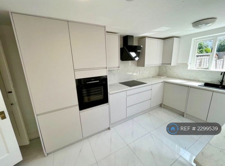3 bedroom house in Dundee Road, London, SE25 (3 bed) (#2299539)