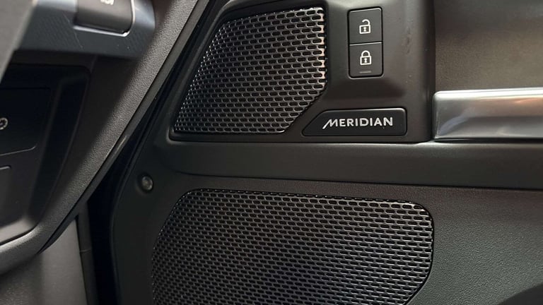 2024 Land Rover Defender 3.0 D250 X-Dynamic HSE 90 3dr Auto ESTATE DIESEL Automatic