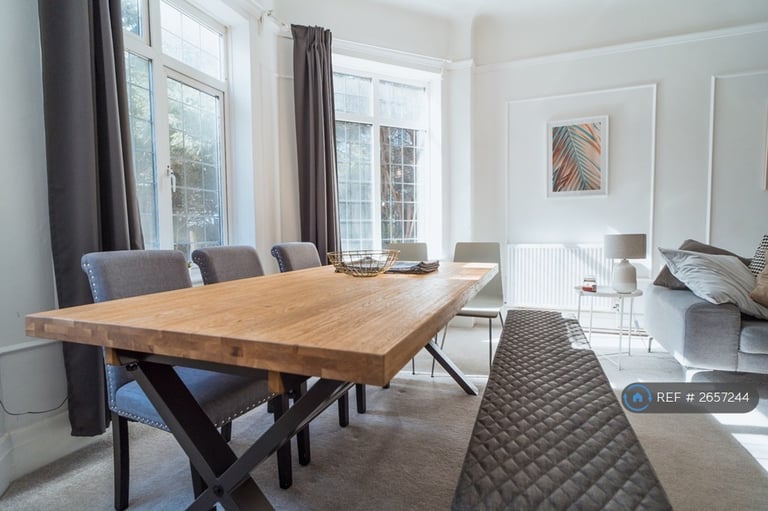 5 bedroom house in Grove Road, Bournemouth, BH1 (5 bed) (#2657244)