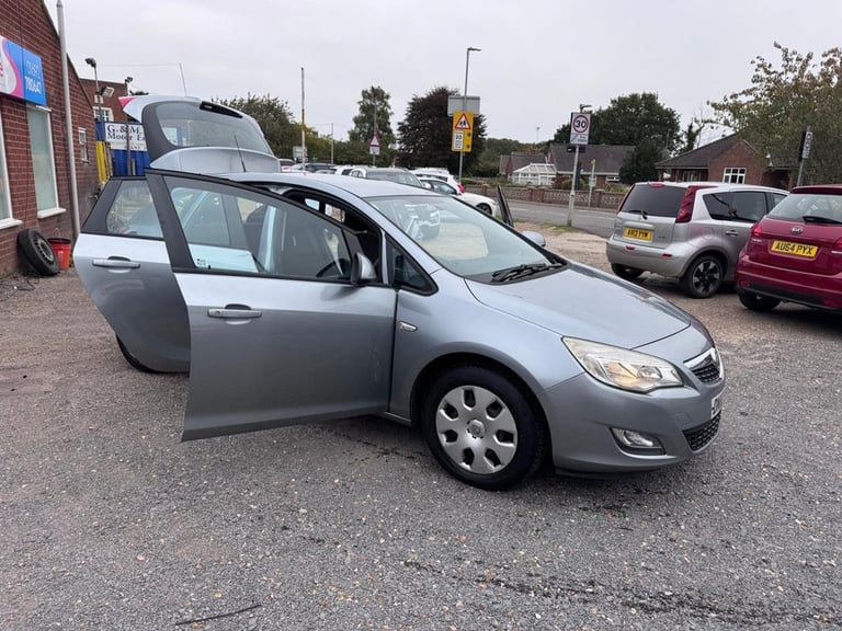 2010 Vauxhall Astra 1.6 16v Exclusiv Hatchback 5dr Petrol Manual Euro 5 (115 ps) Hatchback Petrol...