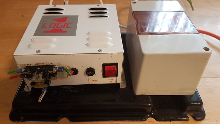 LOGIC 1 power supply and battery charger with panel control for camper, caravan, motorhome or boat.