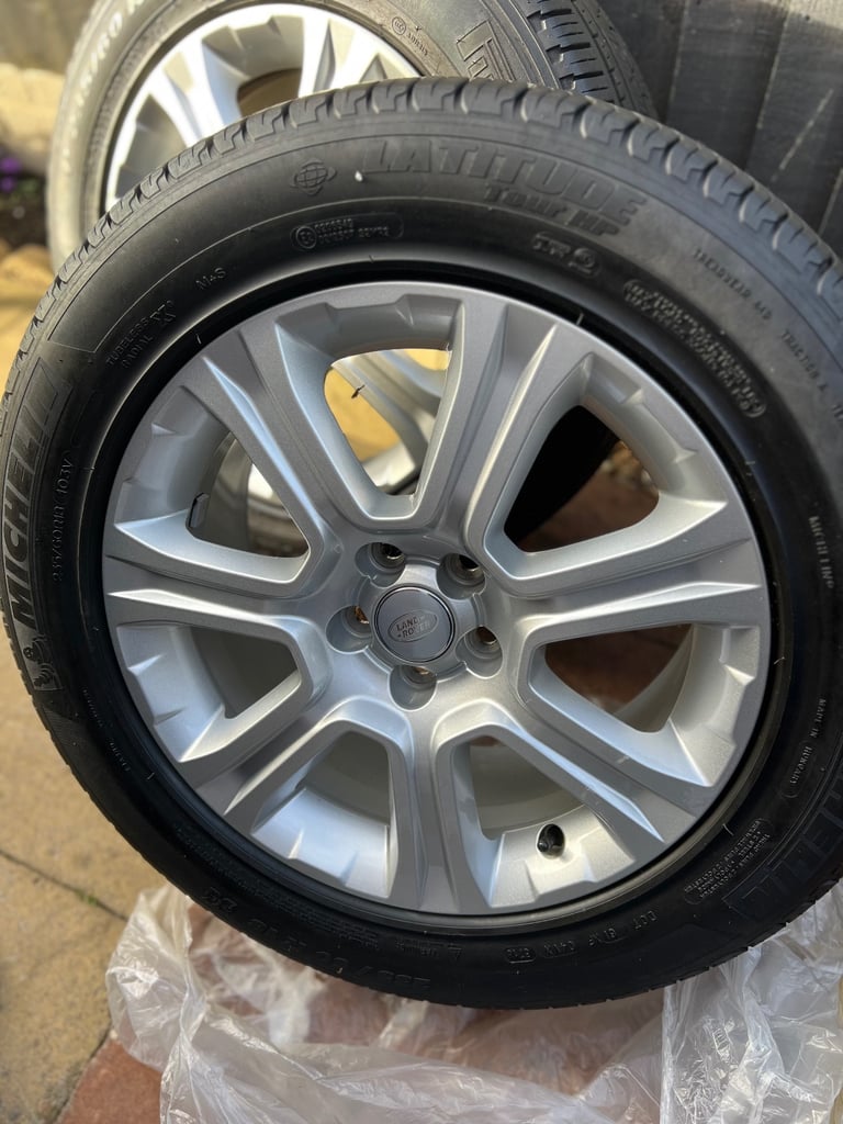 Land Rover alloys