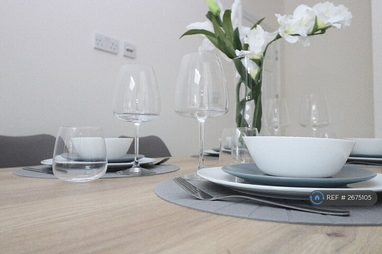 1 bedroom in The Fairway, London, W3 (#2675105)