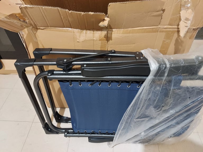 Zero Gravity Chair Reclining Sun Lounger Garden Folding Adjustable -blue- NEW in open box🔵