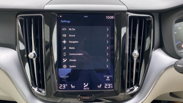 2021 Volvo XC60 2.0 B4D Momentum 5dr AWD Geartronic Diesel Estate Estate Diesel Automatic