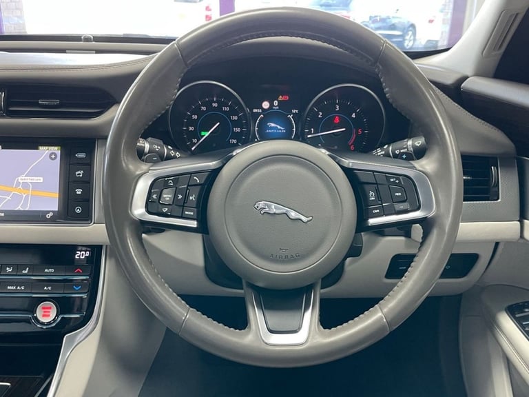 2017 Jaguar XF 2.0d Portfolio Saloon 4dr Diesel Auto Euro 6 (s/s) (180 ps) Saloon Diesel Automatic