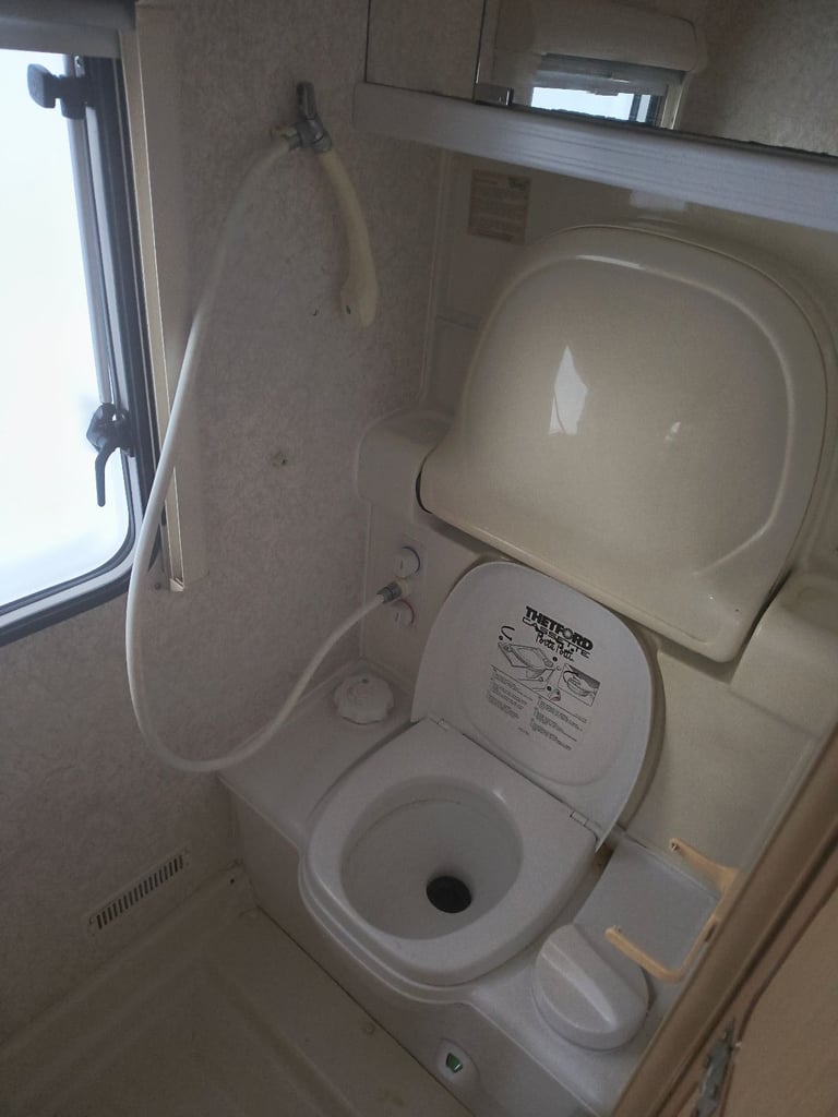 Caravan Omega compass 490-5/with full awning