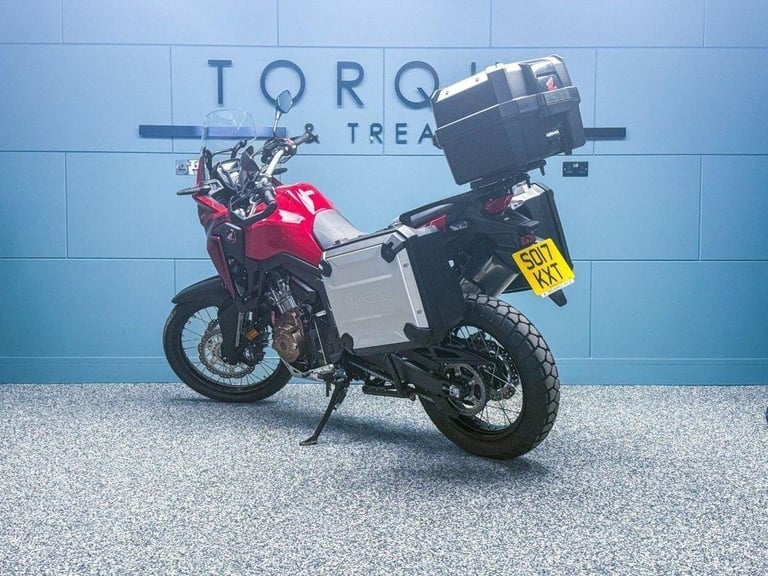 2017 17 HONDA CRF1000L AFRICA TWIN 1000 MANUAL - LOW MILES - FULL LUGGAGE