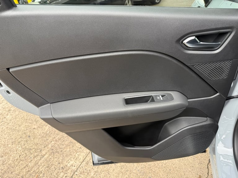 2025 Renault Captur 1.0 TCE 90 Evolution 5dr, UNDER 10 MILES, SEPTEMBER 2028 RENAULT WARRANTY,  H...