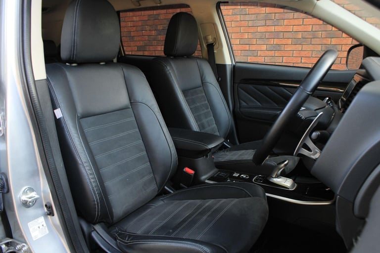 2017 Mitsubishi Outlander 2.0h 12kWh Juro CVT 4WD Euro 6 (s/s) 5dr ESTATE Petrol/Electric Hybrid ...