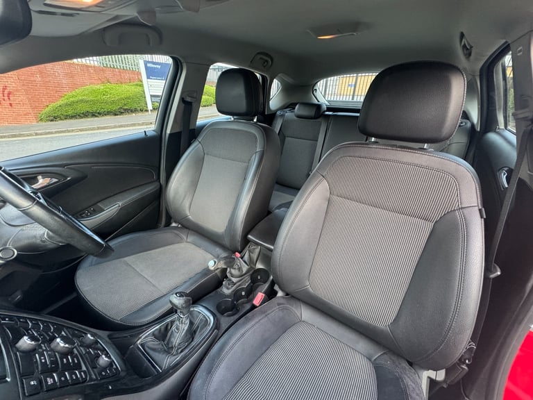 2013 Vauxhall Astra 1.6i 16V SE 5dr HATCHBACK Petrol Manual