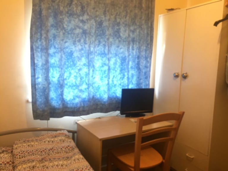 small single room bus at door jubilee overground bill inc furnished