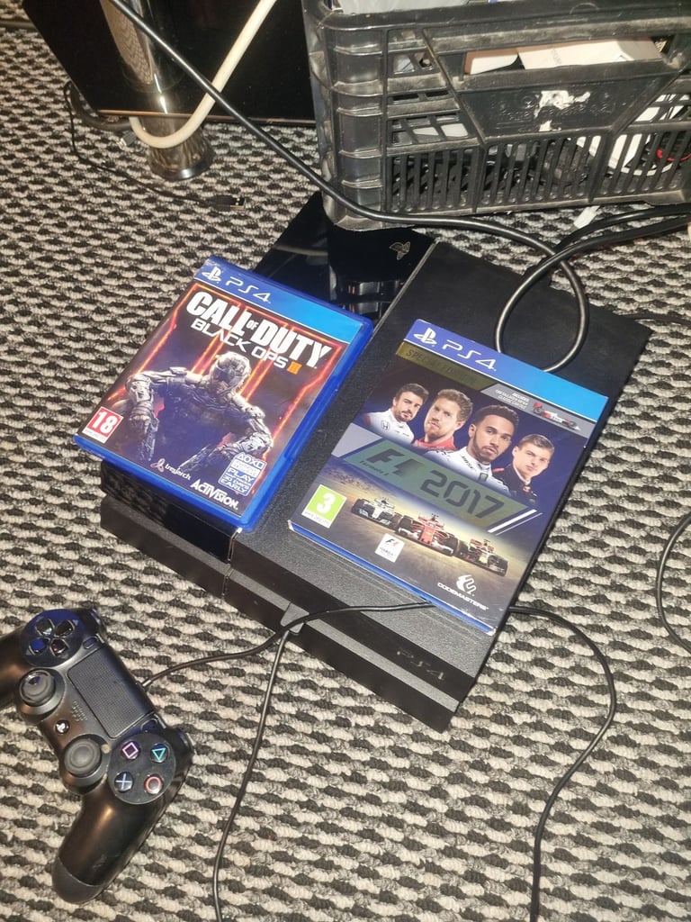 PS4 500GB Comes with 2 games