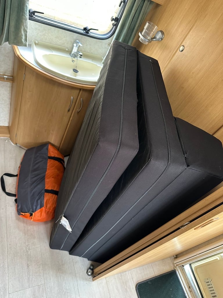 Lunar clubman caravan 2004