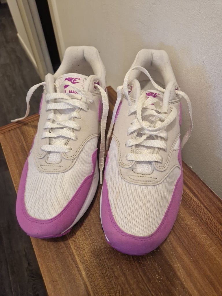 Womans trainers 