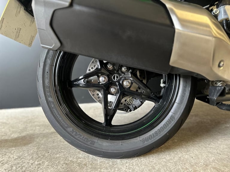 Stunning One Owner 2023/23 Kawasaki Ninja H2 SX Motorcycle 