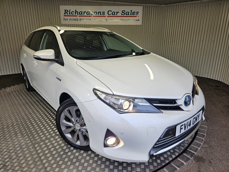 image for 2014 Toyota Auris 1.8 VVT-h Excel Touring Sports 5dr Petrol Hybrid CVT Euro 5 (s/s) (136 ps) Esta...