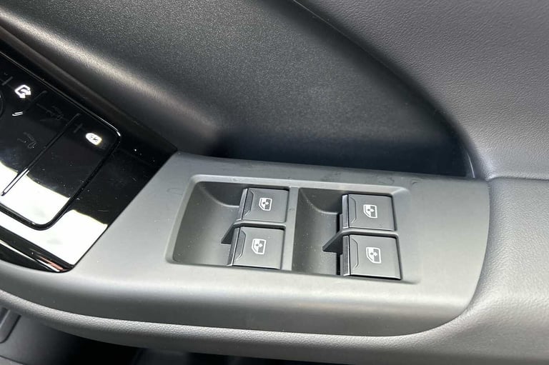 2025 Audi Q6 e-tron 225kW Performance 100kWh Sport 5dr Auto ESTATE ELECTRIC Automatic