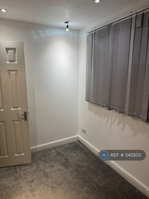 2 bedroom flat in Regent, Kettring, NN16 (2 bed) (#540203)
