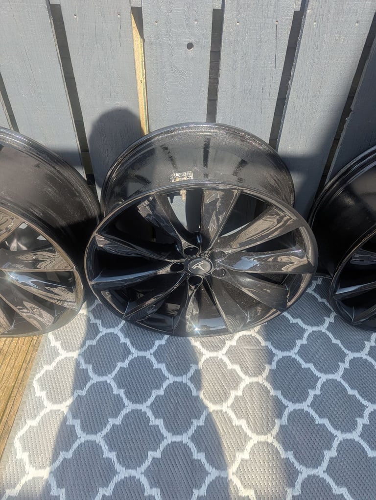 Tesla 21 inch wind turbine alloys 