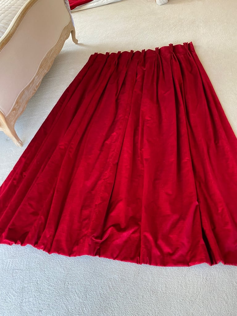 Red curtains & track