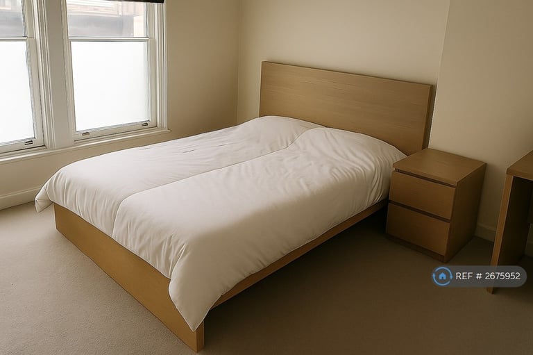 3 bedroom flat in Regent Street, Bristol, BS8 (3 bed) (#2675952)