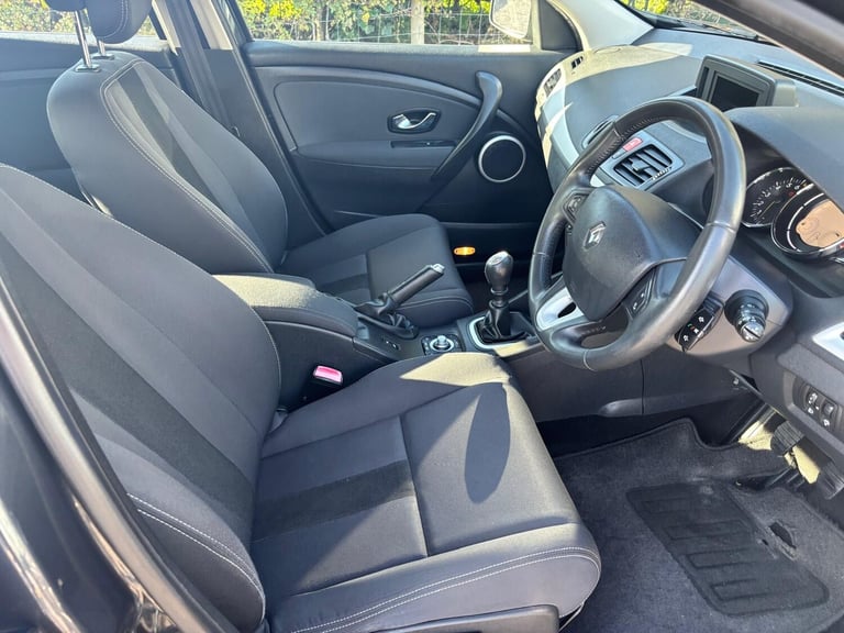 2011 Renault Megane 1.6 16V 110 Dynamique TomTom 5dr HATCHBACK Petrol Manual