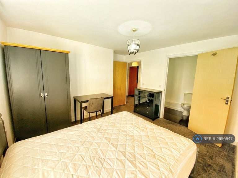 2 bedroom flat in Jacob House, Portsmouth, PO1 (2 bed) (#2656647)