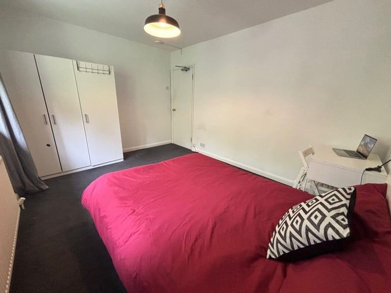 💫 Spacious Room Available | 1 Min to Island Gardens Station | E14 📍