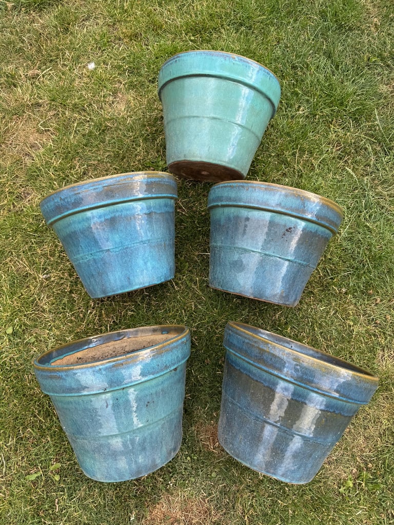 Outdoor plant pots £10 each Or 5 for £40 - 23cm high / 29cm wide