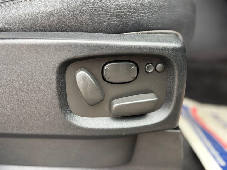 2016 Land Rover Discovery 4 3.0 SD V6 Landmark Auto 4WD Euro 6 (s/s) 5dr ESTATE Diesel Automatic