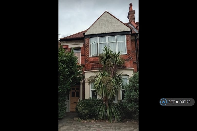 1 bedroom in Shooters Hill Road, London, SE3 (#2617172)