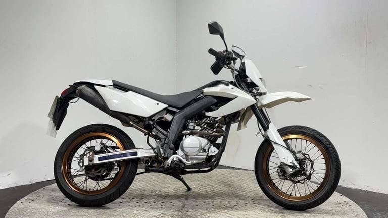 Ajs JSM 2012 2K NON RUNNING PROJECT BIKE SUPERMOTO 125CC LEARNER