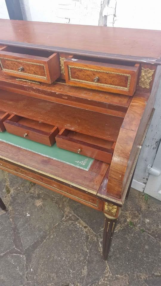 Victorian vintage dressing table antique brown with draws wood wooden gold golden metal details