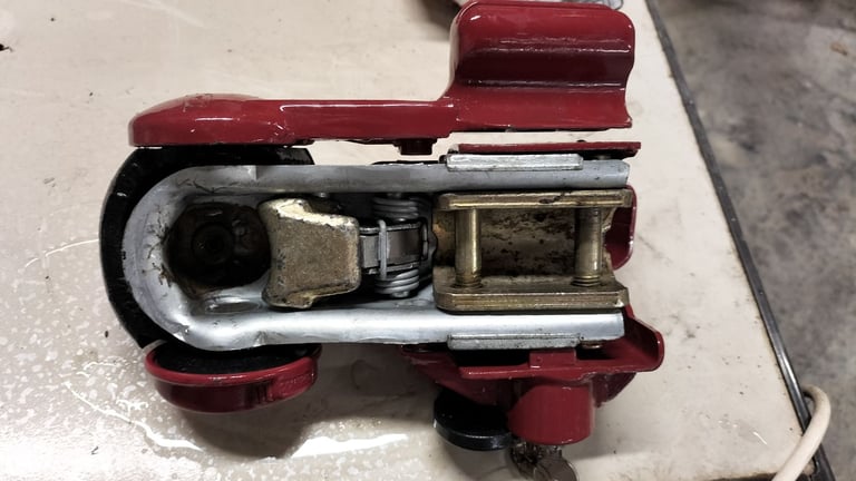 Lockable tow hitch 